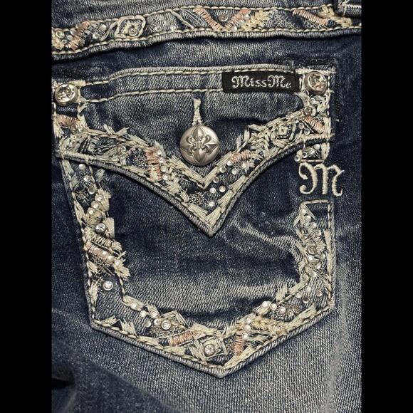 NWT. Miss Me Signature Cropped Embellished Rhinestone Jeans Sz 24” JE8667C Sexy - Picture 4 of 10